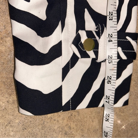 Liz Claiborne Black and White Animal Print Short Trench - Picture 13 of 13
